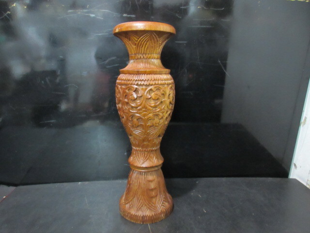 鹿児島 薩摩銘木屋久杉製 彫刻が施してある花瓶拍卖