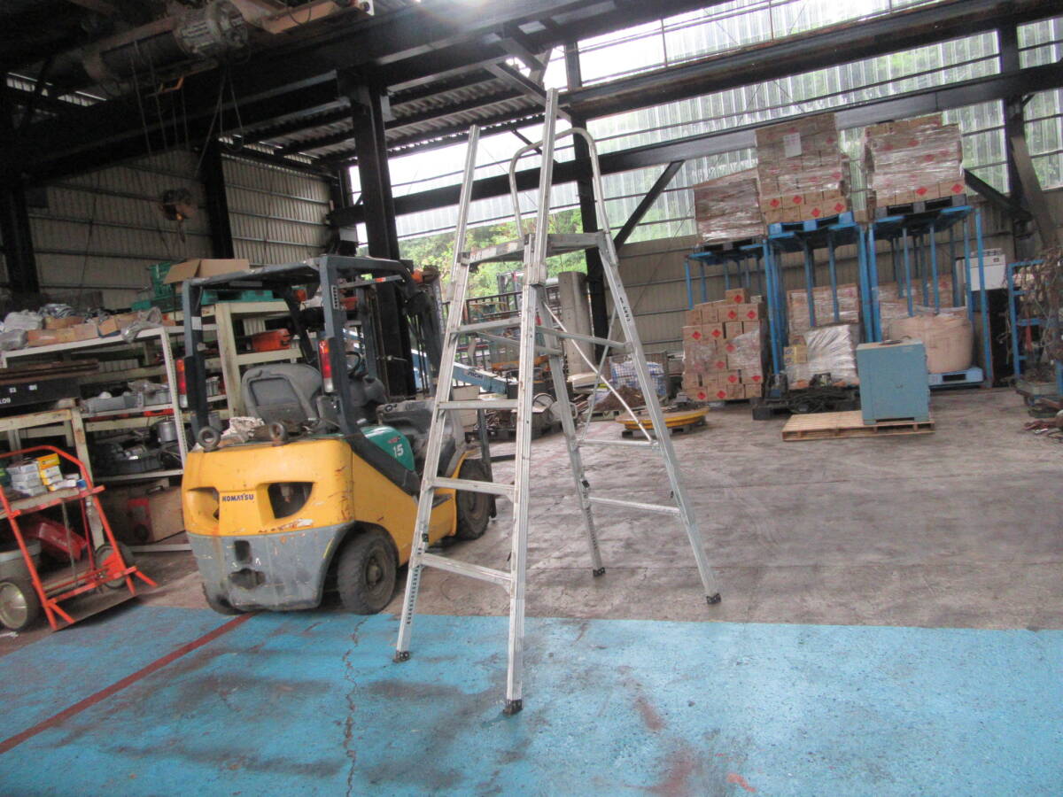 油谷 №6842 手摺付き脚立 アルミ製 階段 高場作業 高所作業 立ち馬 ステップ 高さ1830㎜ 伸縮脚立 トラック検品作業 高さ調整 折り畳み拍卖