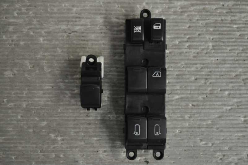 エルグランド ハイウェイスター 後期 (ME51) 純正 破損無 動作保証 パワーウィンドウスイッチ 運転席側 助手席側 2個セット s017283A拍卖