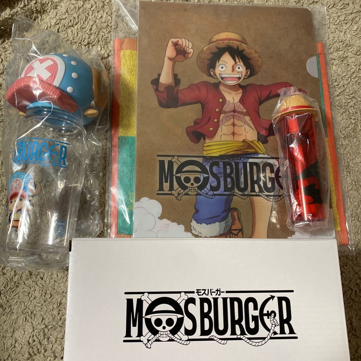 モスバーガー ワンピース ONE PIECE チョッパーの帽子付きボトル ゴムゴムの手スナックトング クリアファイル ハンドタオル グッズ 福袋拍卖