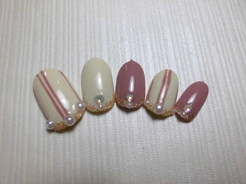 ・(定型外orクリックポスト発送込み) 縦ラインとストーンでネイルチップ ジェル使用作品 拍卖