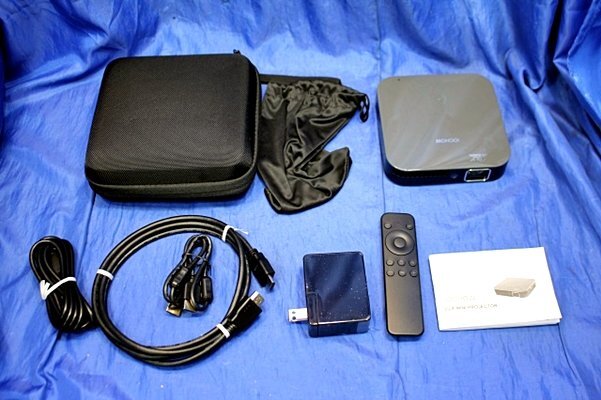 3000lm iOCHOW iO4 ミニ プロジェクター ポータブル VGA /マニュアル・リモコン・HDMI・ケース他 小型 軽量 会議 ホームシアター 在1275Y拍卖