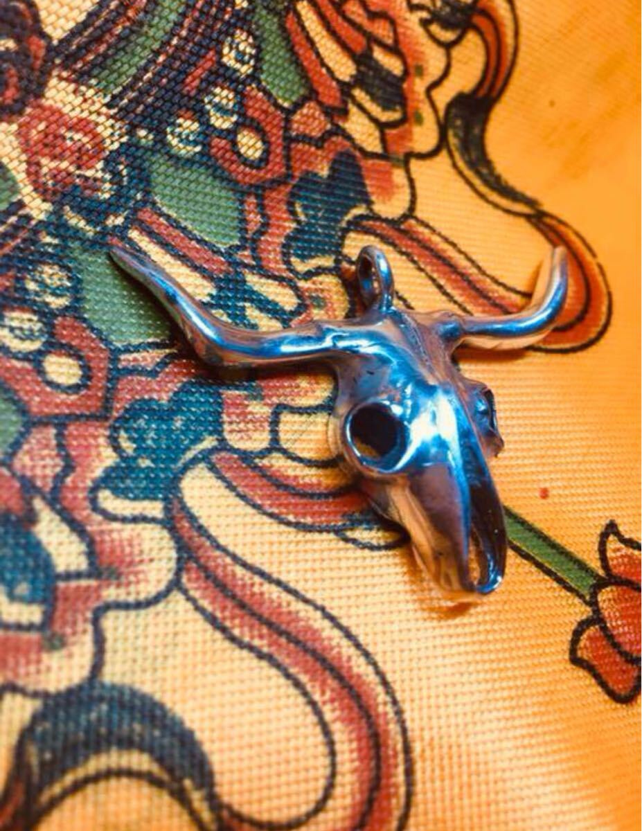 YQzヶち6n チベット 神聖お守り 幸福繁栄 めでたい 上代 神代文字 シルバーペンダントsY拍卖