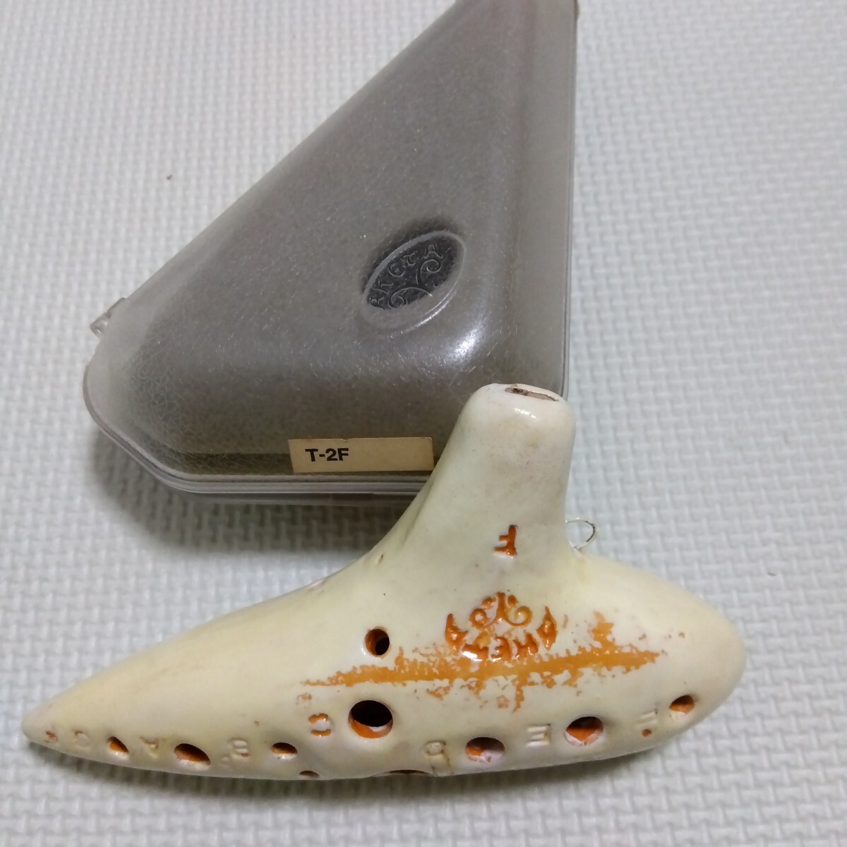 アケタ 2F オカリナ オカリーナ ソプラノF 白 楽器 笛 器楽 音楽 ケース付 ソプラノ F アケタオカリーナ拍卖