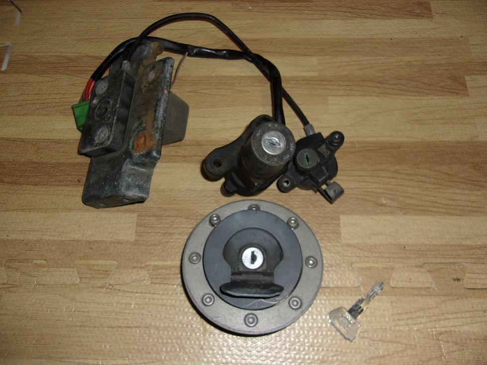 SUZUKI バンディット400 GK75A メインキー ASSY拍卖