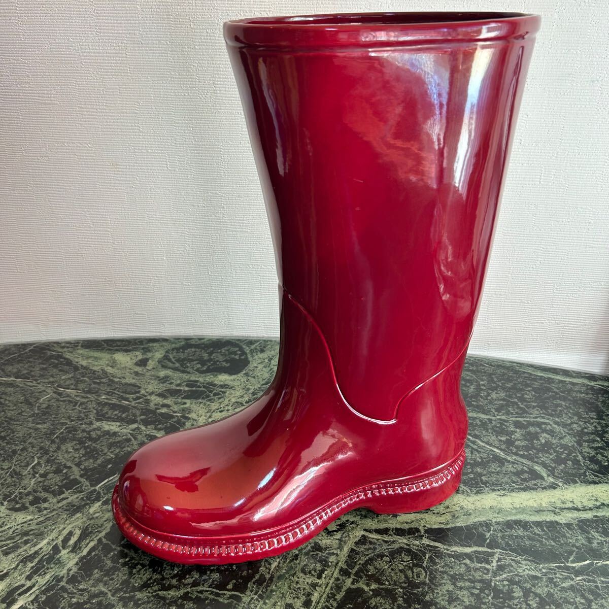 【未使用美品】ブーツ型フラワーベース★花瓶 長靴型 赤 ダークレッド 陶器 置物 インテリア オブジェ 花器 壺拍卖