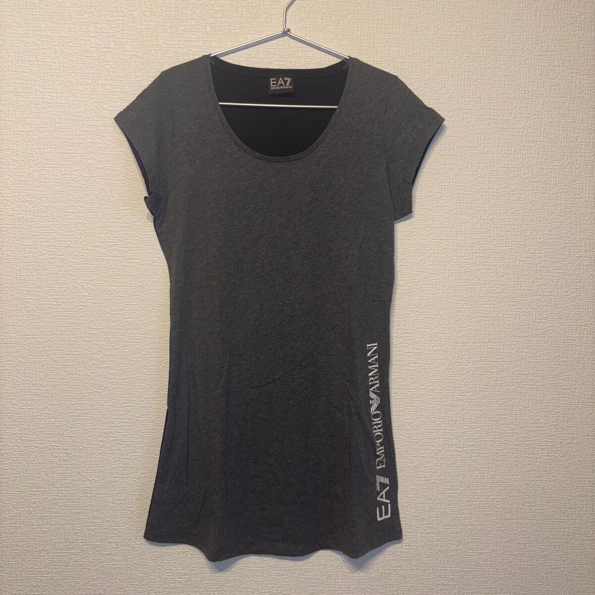 EA7 EMPORIO ARMANI エンポリオアルマーニ レディース ロング丈Tシャツ グレー×ブラック USAサイズXS拍卖