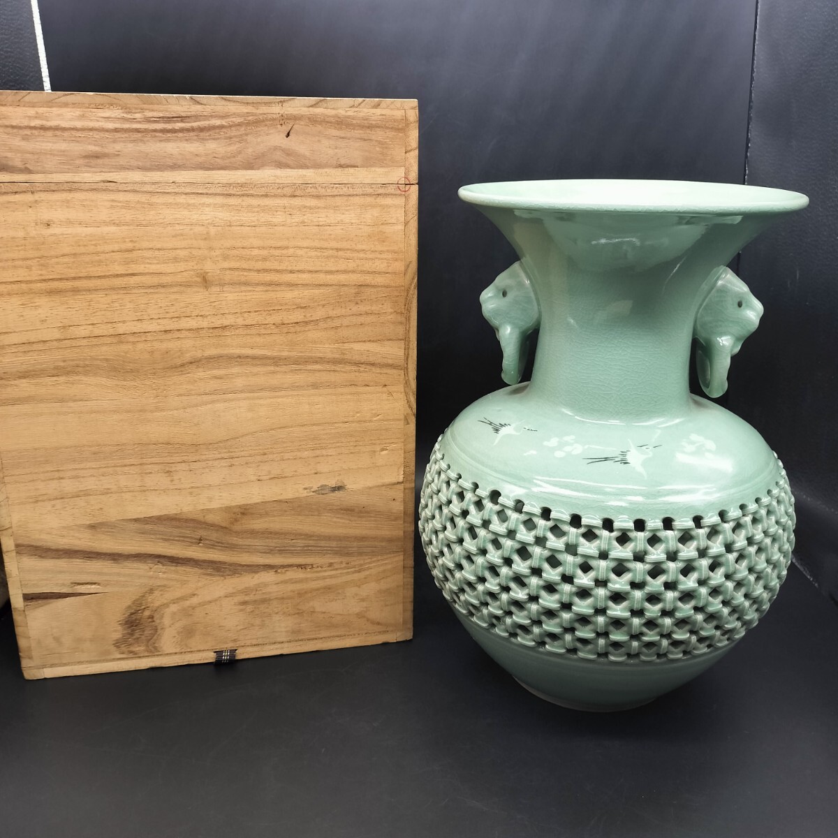 高麗青磁 峰鶴 安東麟 双耳 花器 花瓶 網目透 箱付 陶芸 韓国 美品 チ16拍卖