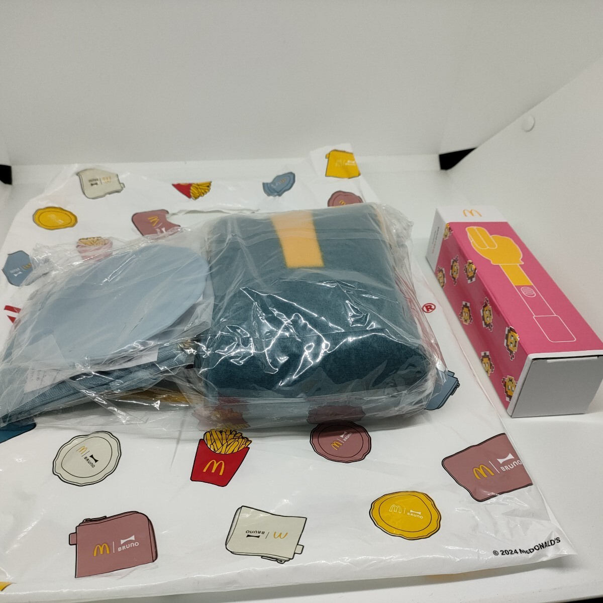 ◆マクドナルド福袋【ポテトトング:ピンク】【BRUNO ブランケット・コインケース・トレー】ブルー◆ブルーノコラボ拍卖