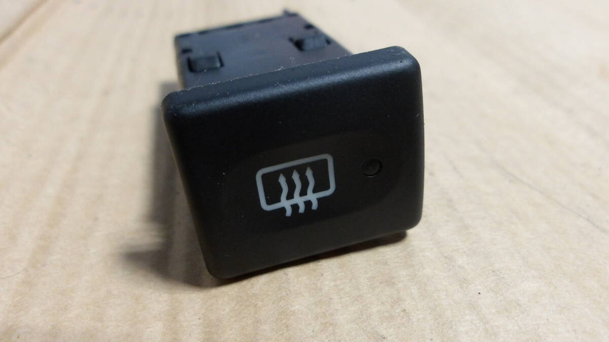 2004年ランドローバーLAND ROVERディスカバリーGH-LT94デフォッガ スイッチ94Dガラス熱線スイッチYUC000760PUY部品取り車あります拍卖