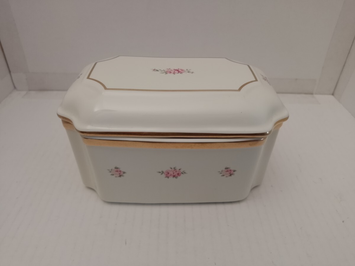 LAWLEYS ロウレイズ TeaRooms Time for Tea キャニスター バラ柄金縁 陶器 サイズ寸法 外寸約縦10cm横15.5cm高さ9cm位拍卖