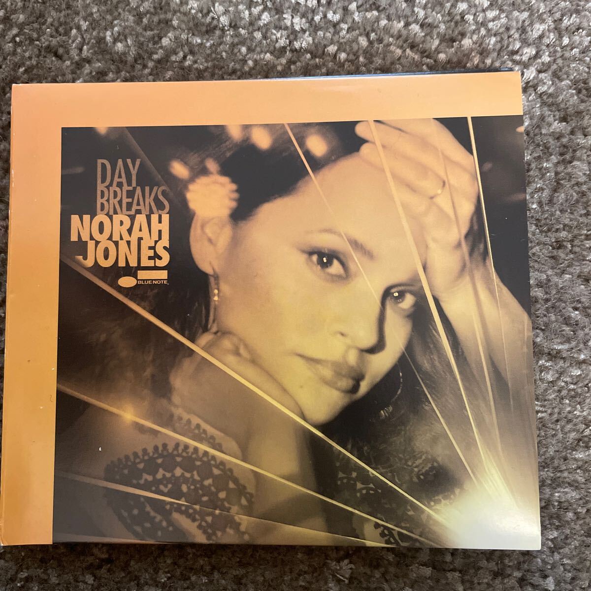 【CD/紙ジャケット】ノラ・ジョーンズ/デイ・ブレイクス/NORAH JONES/DAY BREAKS拍卖