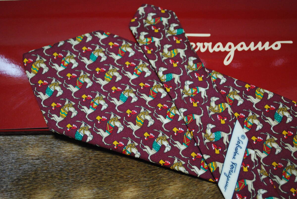 ■新品同様■フェラガモシルク100%ネクタイ ネクタイ専用ケース付き■拍卖
