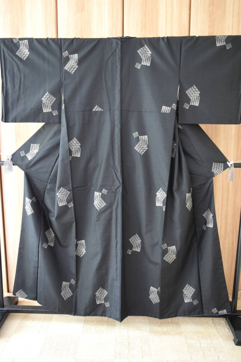 ▲本場大島紬 都喜ェ門 地空 じあき 泥染 袷 広衿 証紙なし▲仕立て上がり 未着用 拍卖