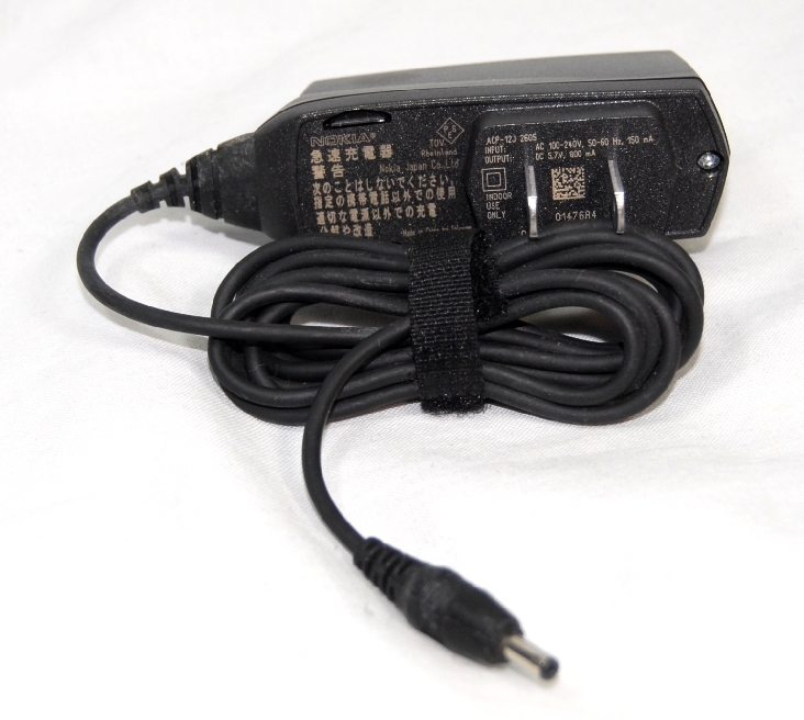 ■NTT docomo ACアダプター NM01*ANM39009*♪5.7V 800mA◆中古美品拍卖