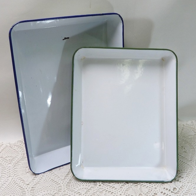 @ホーローバット 2個セット フチが紺とフチが緑 サイズ違い 保存 調理 実験 用途色々拍卖