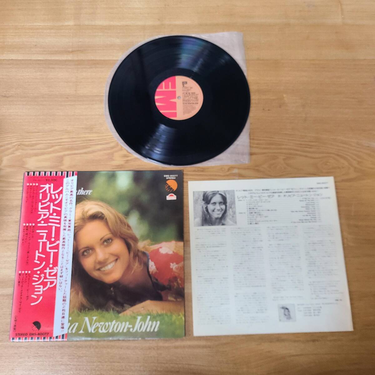 帯破損 LP盤/12inch/P-0896/EMS-80077/オリビア・ニュートン・ジョンOlivia Newton-John / 『Let Me Be There』/G250106001拍卖
