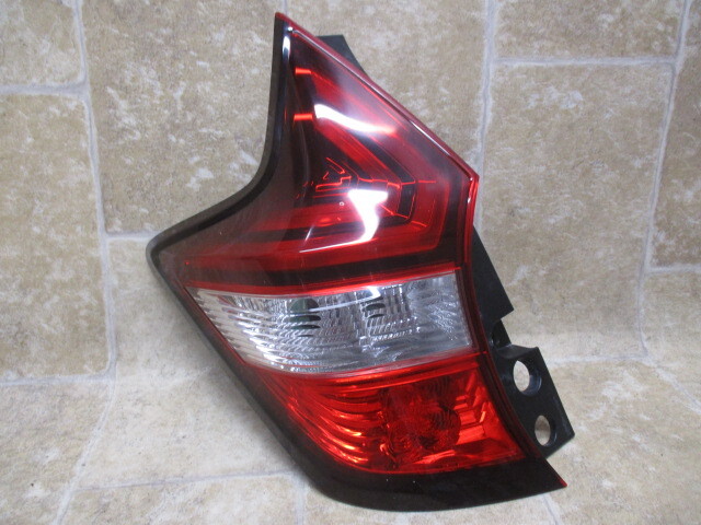 J5/ E12 ノート中期/後期 純正LEDテールライト左② ICHIKOH D202拍卖