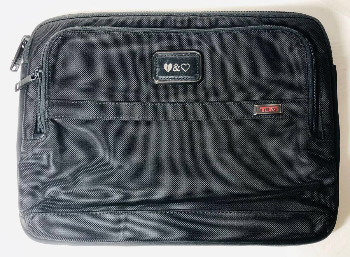 TUMI トゥミ Medium Laptop Cover ミディアムラップトップカバー ミディアム ラップトップ カバー ※刻印あり カバン内部に軽微ヨゴレあり拍卖