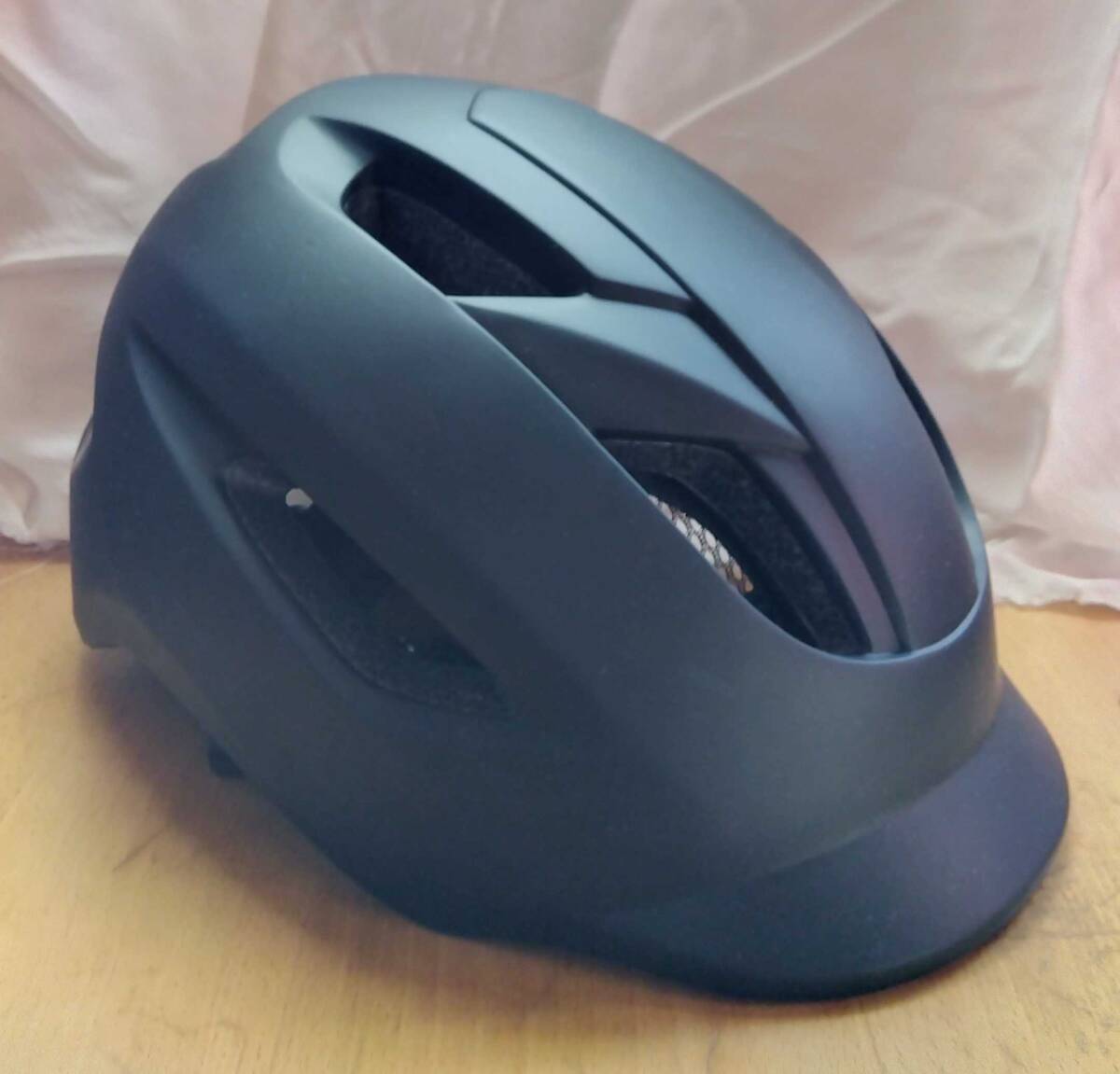 自転車 ロードバイク ヘルメット 大人男女兼用 サイクリング 超軽量高剛性 通勤 通学 ホースマンシップ 通気 ブラック  綺麗拍卖