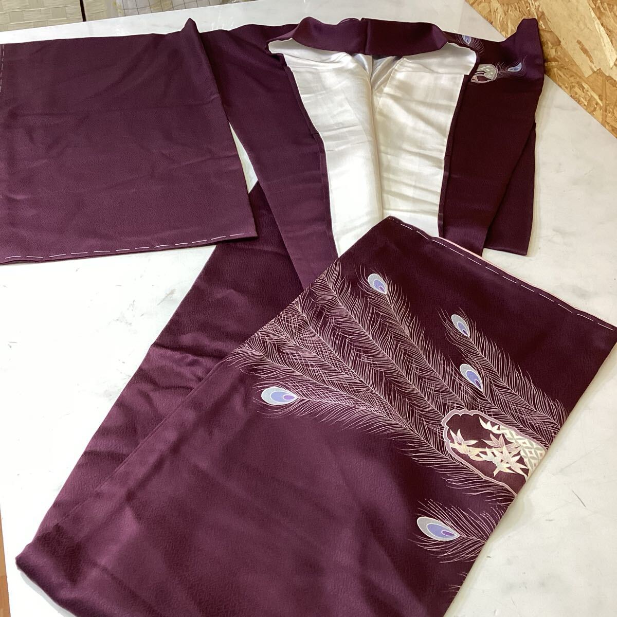 和装 着物 紫 絹 別織高級意匠 エレガント 孔雀の羽模様 こ-69拍卖