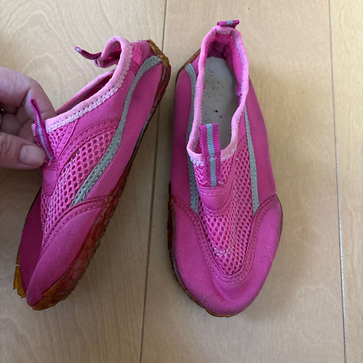 数回使用ピンク色スイムシューズ17cmくらい 海 キャンプ スリッポン 海用サンダル 子供用拍卖