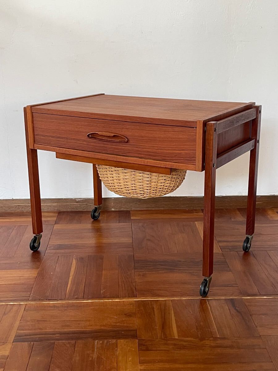 北欧 デンマーク ヴィンテージ チーク オイルフィニッシュ ソーイング ワゴン サイドテーブル 裁縫 ビンテージ アンティーク拍卖
