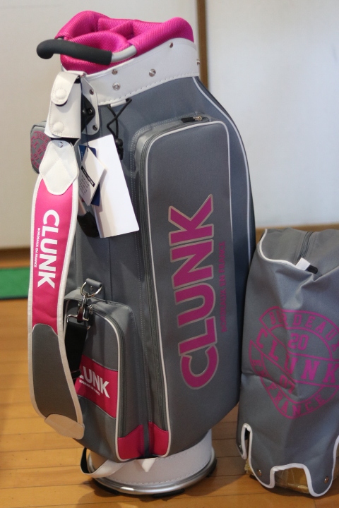 【全国送料無料】【新品未使用】定価33000円 キャディバッグ CLUNK クランク カレッジ  グレー 9型拍卖