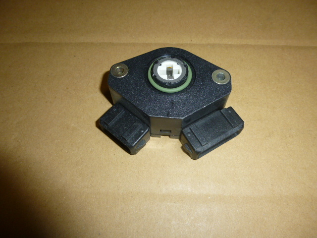 ヴァナゴンT4/ユーロバンT4 2.5/GOLF3 2.0用スロットルスイッチ新品AT車用VW純正品ドイツ製拍卖