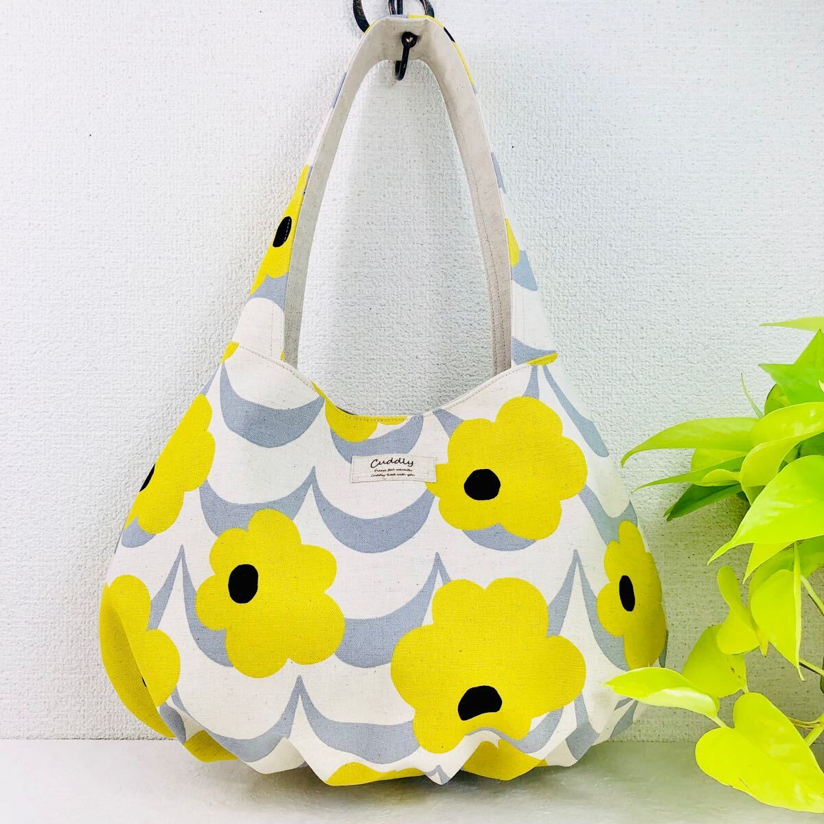 * お花のワンハンドルバッグ ハンドメイド アプリコット グラニーバッグ トートバッグ 肩掛けバッグ ふんわり拍卖