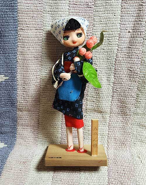 日本人形 みかん娘 三保の松原 和服 傘 伝統 郷土人形 郷土玩具 置物 昭和 レトロ 貴重 ①拍卖