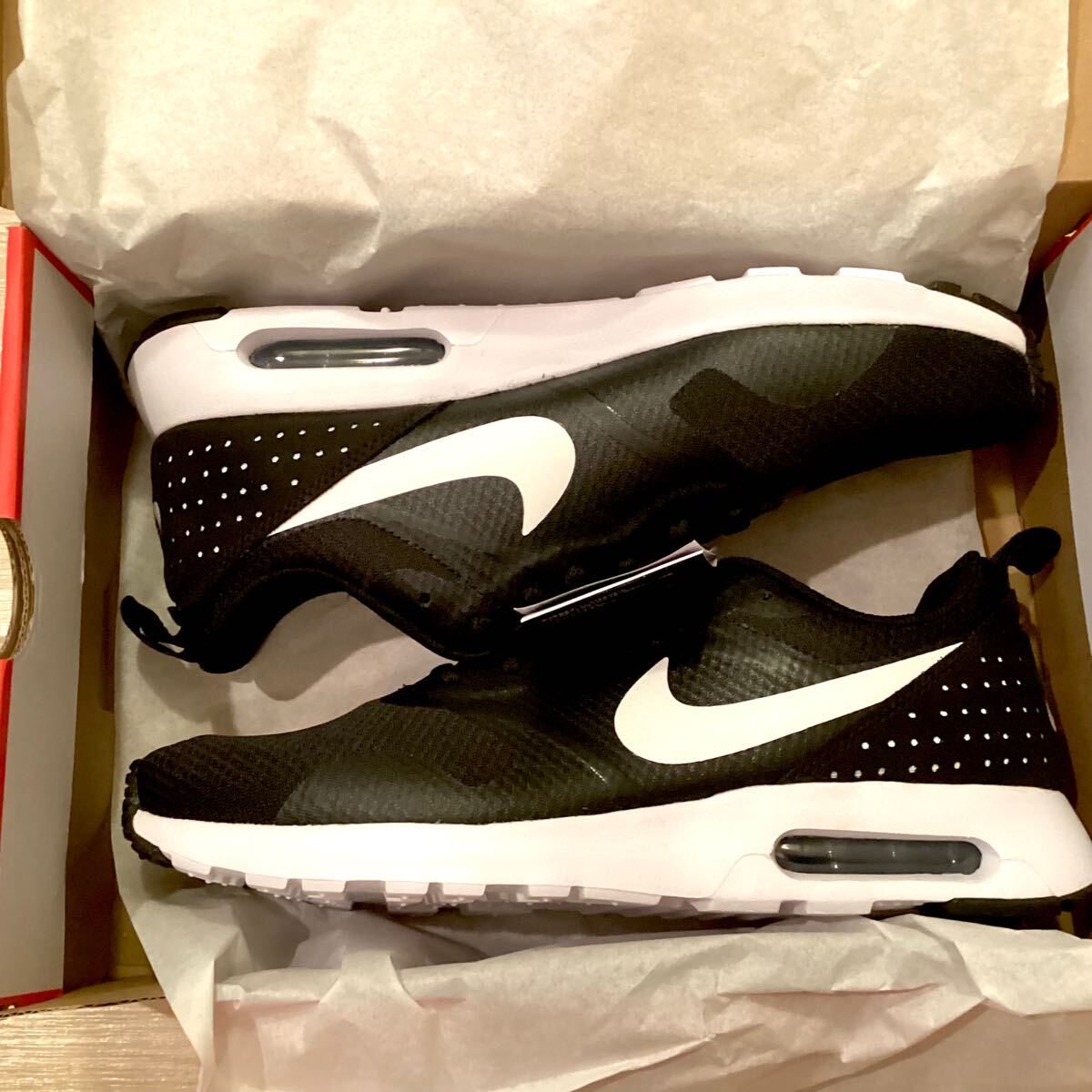 (新品・超希少 NIKE限定のブラックドット エアマックス) 最新 Nike AirMax TAVAS 28.5cm拍卖