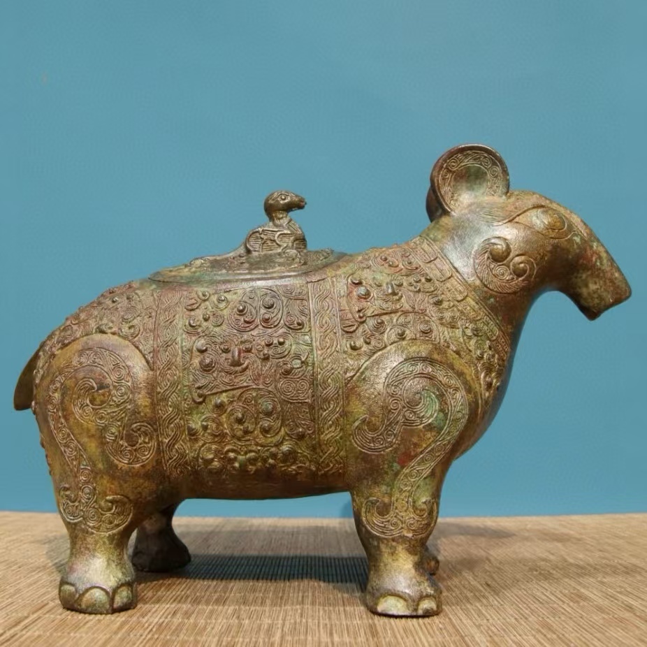 旧蔵 商周時代 古青銅器 ・銘文獣の 古銅器 唐物 中国古美術品 古時代物 風水古置物 1.09拍卖
