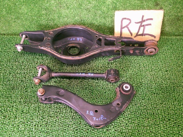 4kurudepa H28年 プリウス DAA-ZVW50 左 リア ロアアーム 48710-47010,48730-47010 ZVW51 ZVW55 アッパーアーム拍卖