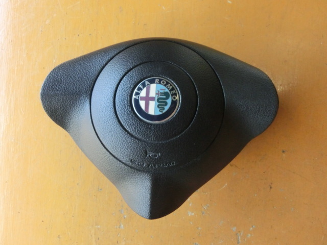 アルファGT ホーン パッド 2006年 HG-93720L 運転席 ステアリング カバー アルファロメオ 平成18年 拍卖