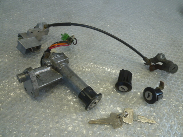 W1.29  ヴェクスター150  GC42A  純正  キーシリンダー/鍵set  ☆シート.タンク.グローブボックス拍卖