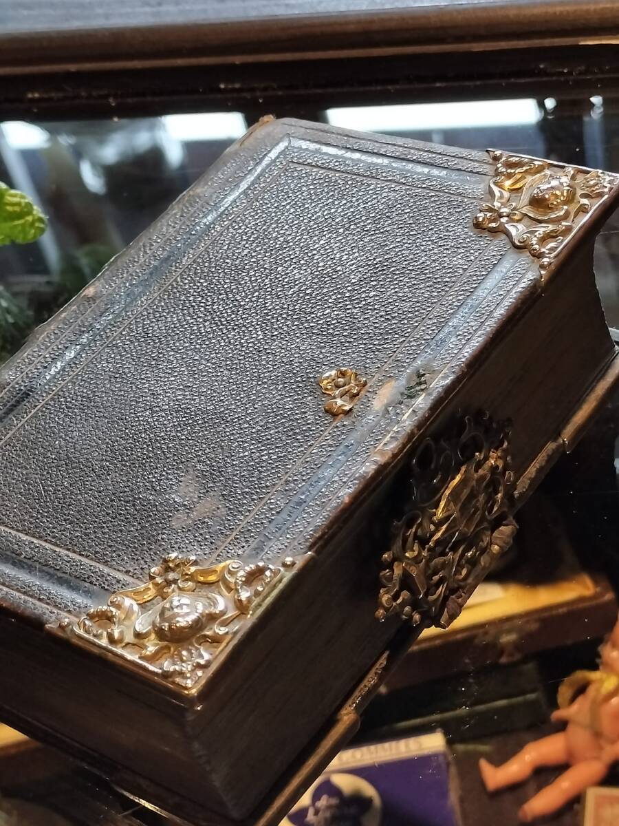 フランス アンティーク 素敵なブロンズ お花 天使模様 本 聖書 とても古い 1842年!拍卖