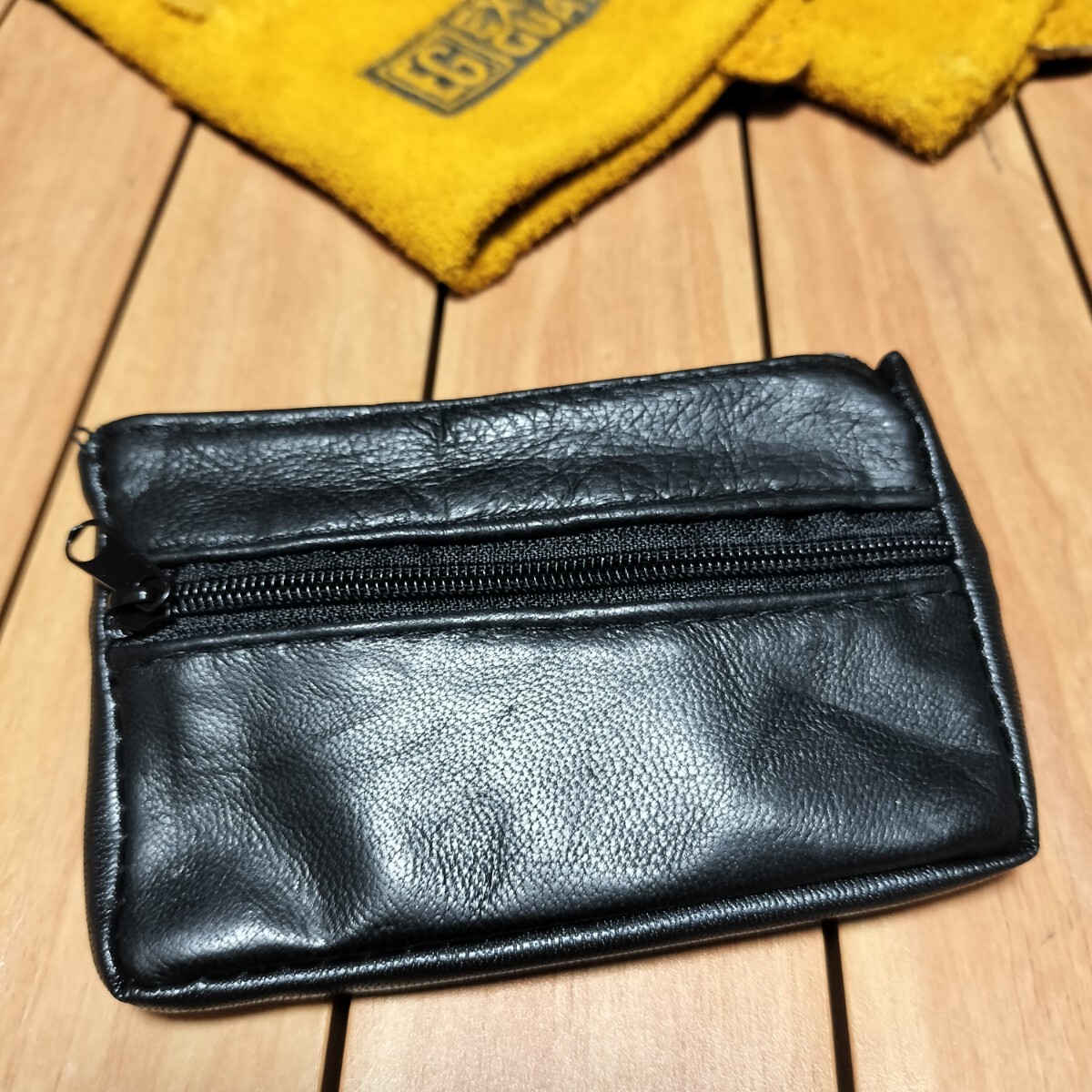 即決価格【消費税 送料すべて込み】現品限り【新品未使用】天然皮革キーホルダー付き3ファスナー財布 黒 ブラック【小銭入れ 便利グッズ】拍卖