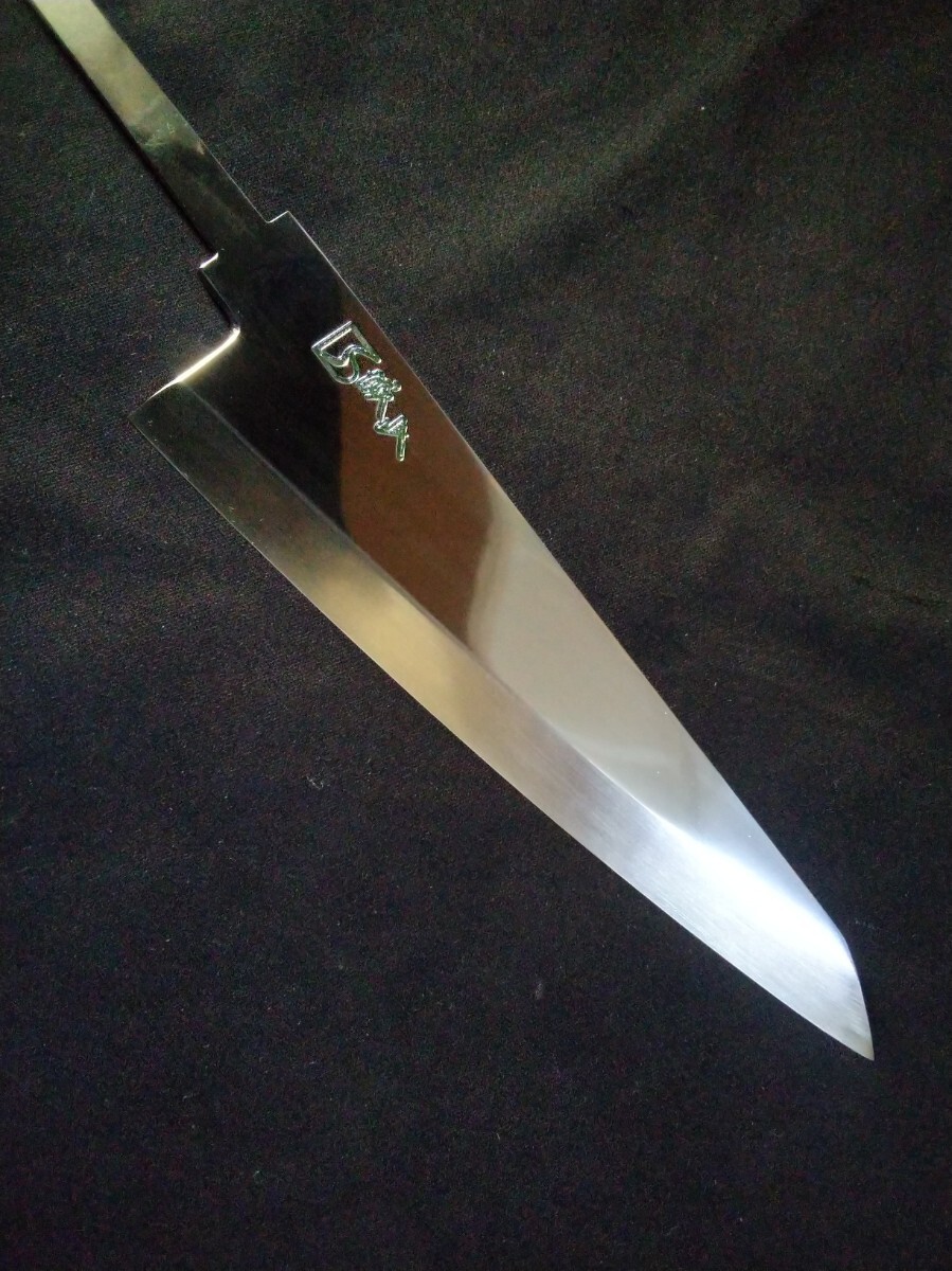 城山刃物製作所(堺業務用刃物メーカー直売)六寸ガラサキ 超鋼スーパー本焼き 両鏡面 表城山刻印入り 黒檀八角水牛柄 拍卖