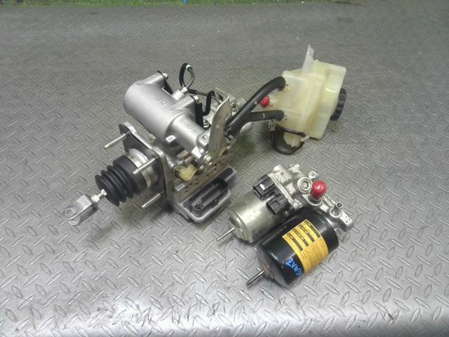 トヨタ(TOYOTA)※同梱不可※プリウス ZVW30 ブレーキマスター 品番 47050-47040 ブ-スタ-セット 動作OK拍卖