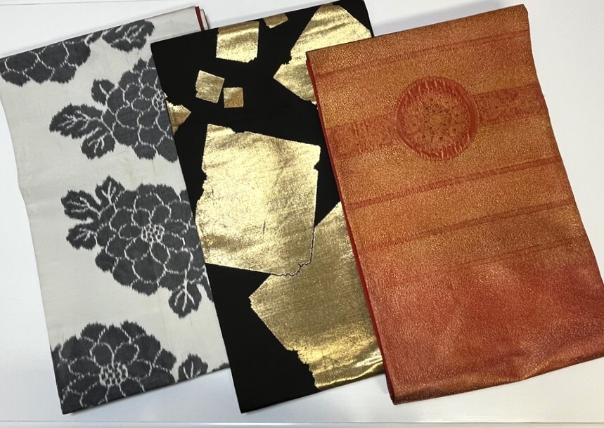 花とら●リサイクル帯 袋帯 3本まとめて 絽 橙地 丸紋 横段 黒地 金破れ切箔 菊 使用可能 リメイク 素材 241217拍卖