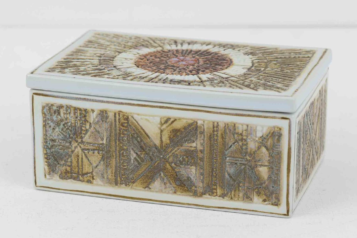 アルミニア窯製 Royal Copenhagen ロイヤルコペンハーゲン Kari Christensen 蓋つき小物入れ/収■拍卖