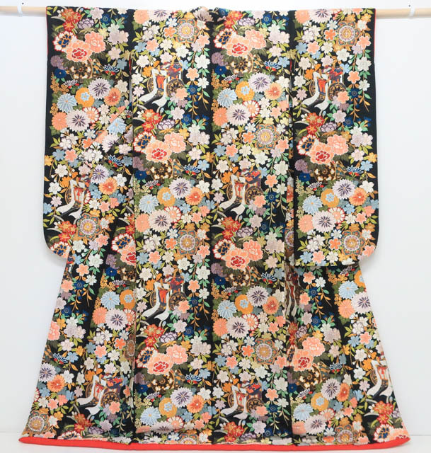 《京都一輝堂》【着物】打掛 豪華 唐織 金糸 花御所車文 身丈約187cm 裄丈約67.5cm r7z01-63拍卖