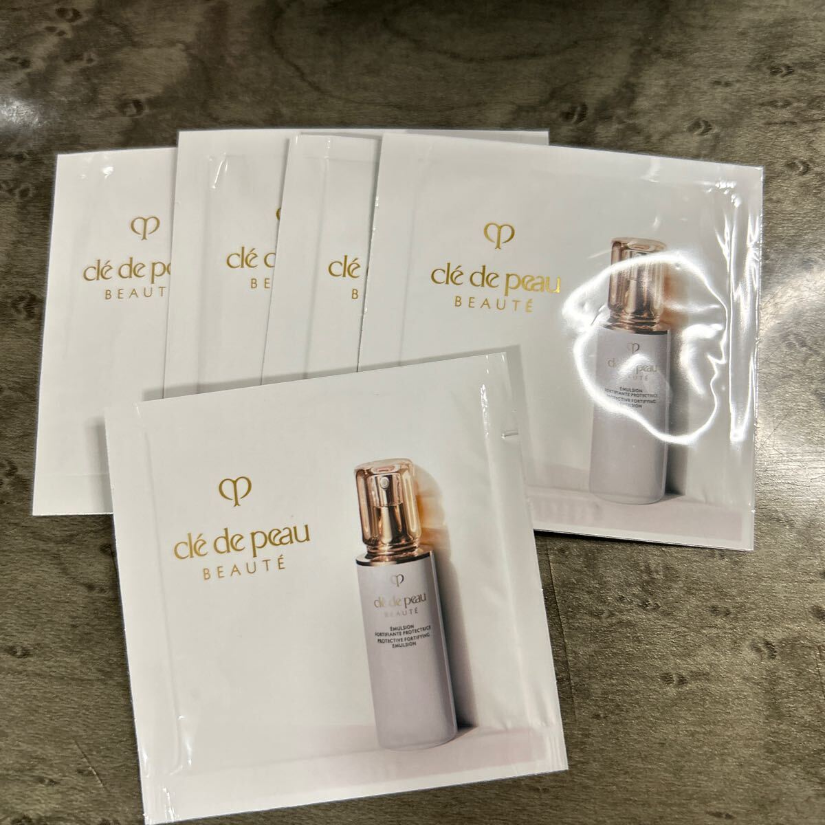 クレ・ド・ポーテ エマルションプロテクトゥリスn 乳液 日中用 5枚サンプル拍卖