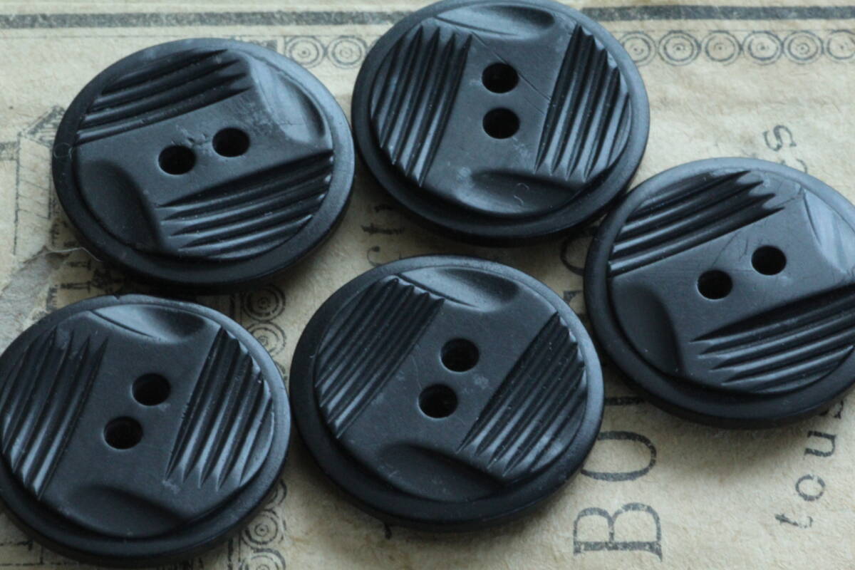 即決 ベジタブルアイボリーボタン 5個 φ17mm ブラック 彫り模様 ハンドメイドパーツ コロゾ ナット フランス輸入 ヴィンテージ拍卖