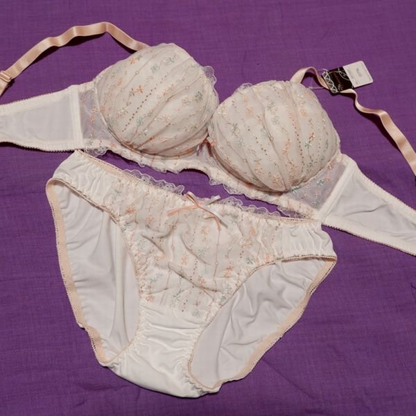 ラク寄せ上 D75L リフトUPくっきり谷間 お華レースブラ&ショーツセット 白拍卖