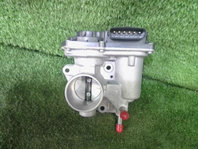 ヤリス 5BA-KSP210 スロットルボディ G 1KR-FE 4V8 22030-40020拍卖