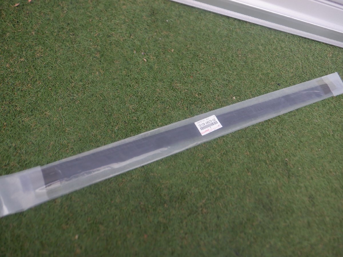 新品 トヨタ純正 ZRR80 ZRR85 ZWR80 80 ノア ヴォクシー エスクァイア シートトラックロワレールプロテクタ 72129-28270拍卖