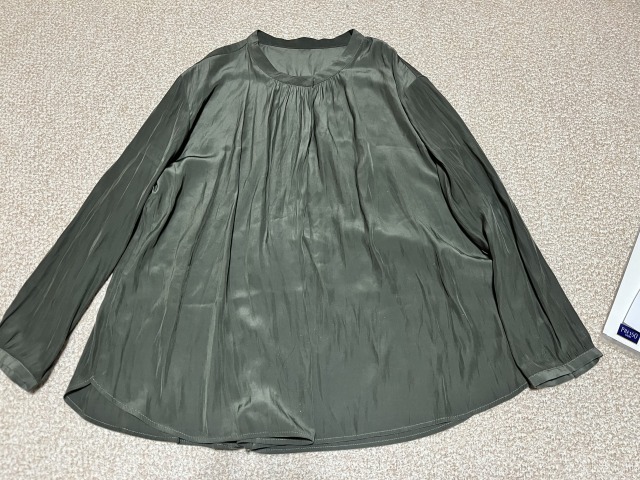 ビューティアンドユースユナイテッドアローズサテンシフォンブラウス光沢カーキ色拍卖