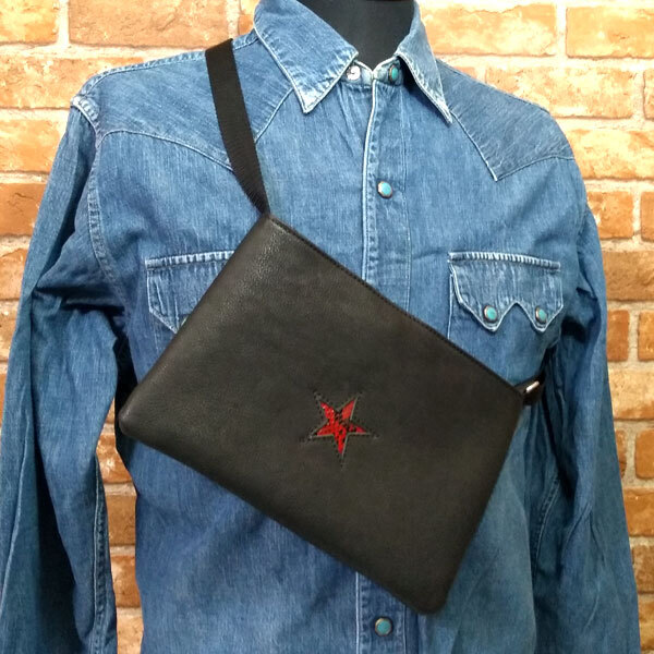 サコッシュ パイソン スター ショルダーバッグ ボディバッグ ダコタレザー 手作り レザー 革 ハンドメイド 牛革 蛇革 ブラック レッド拍卖